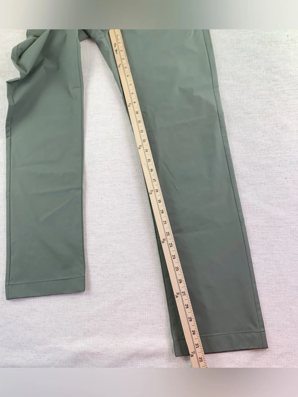 J crew New Men's straight-fit tech chino pant performance in Olive green 28x32
